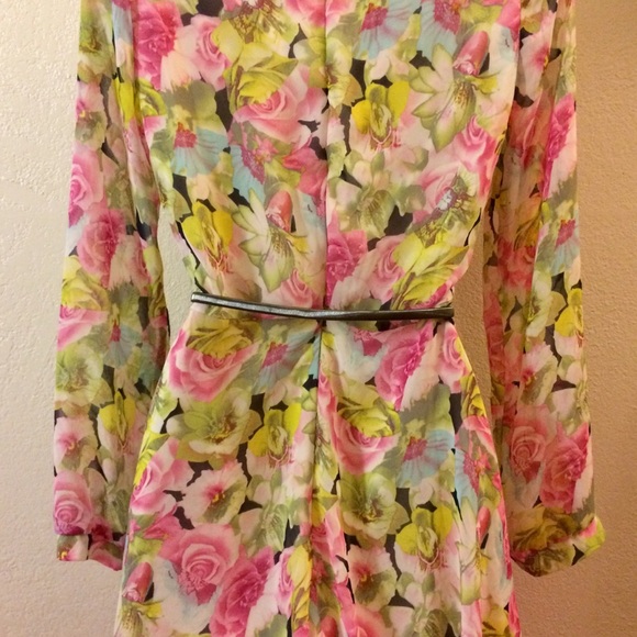 Vince Camuto Feminine Chiffon Floral Romper - Picture 3 of 4
